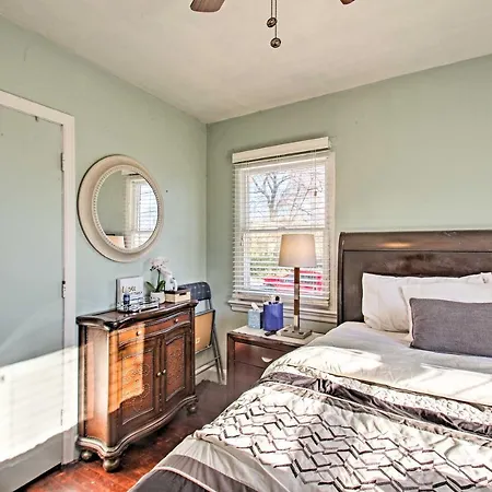 Charming Central Lynchburg Hideout With Patio! Villa